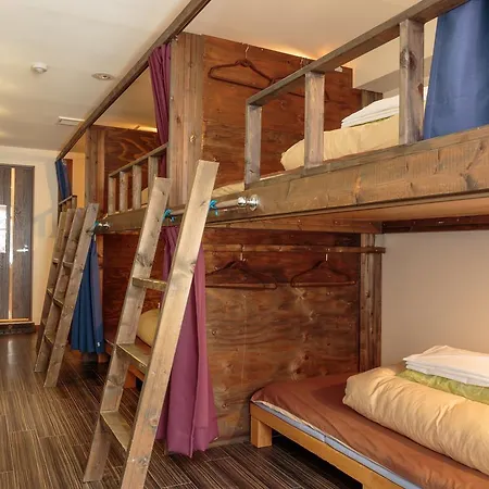 外国人staffがいるinternationalなhostel - Osaka Hana Hostel --3